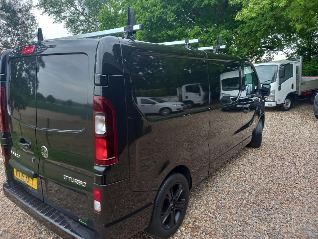 VAUXHALL VIVARO