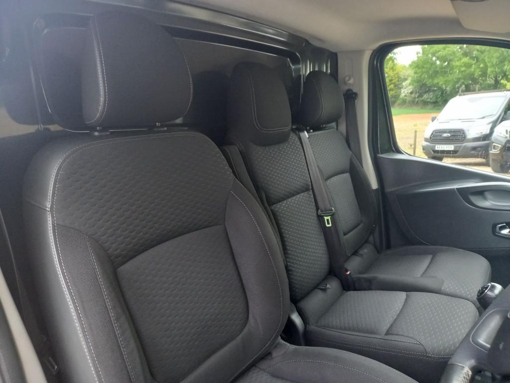 VAUXHALL VIVARO