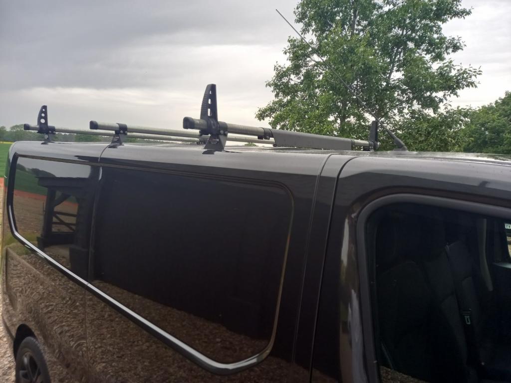 VAUXHALL VIVARO