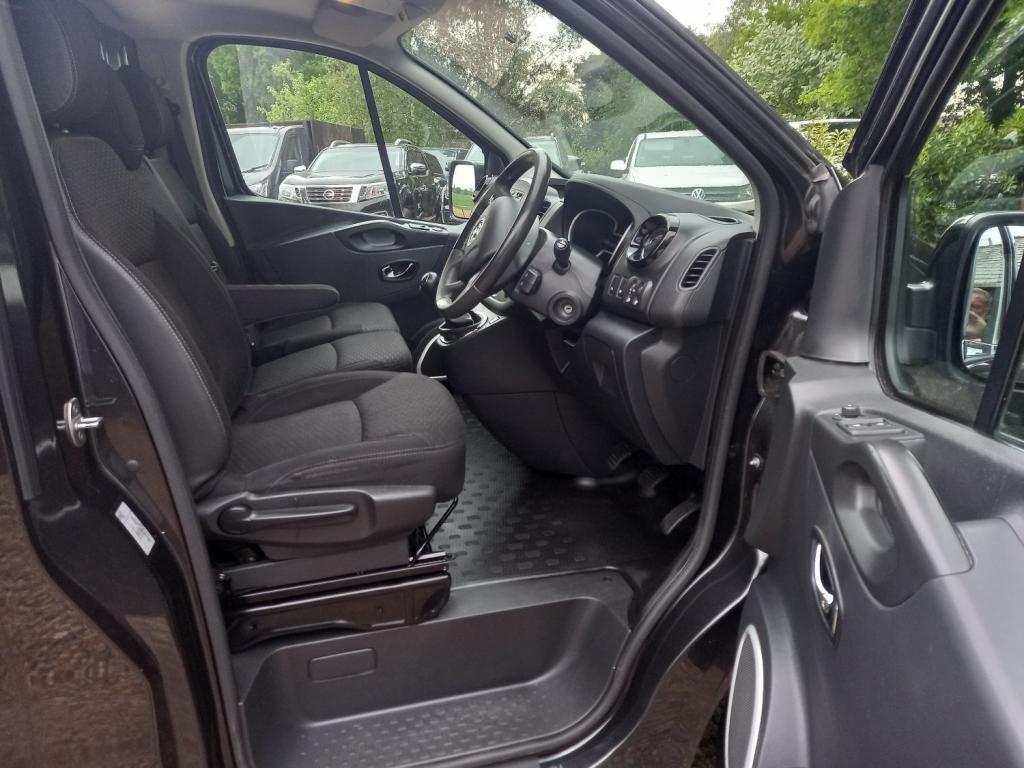 VAUXHALL VIVARO