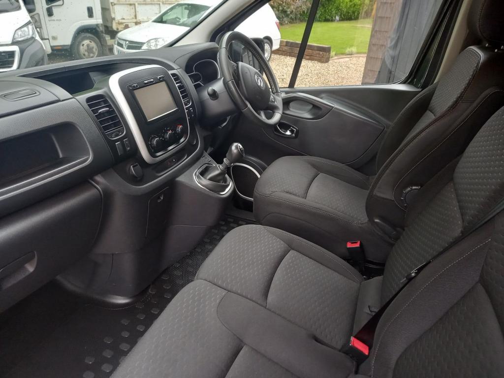 VAUXHALL VIVARO