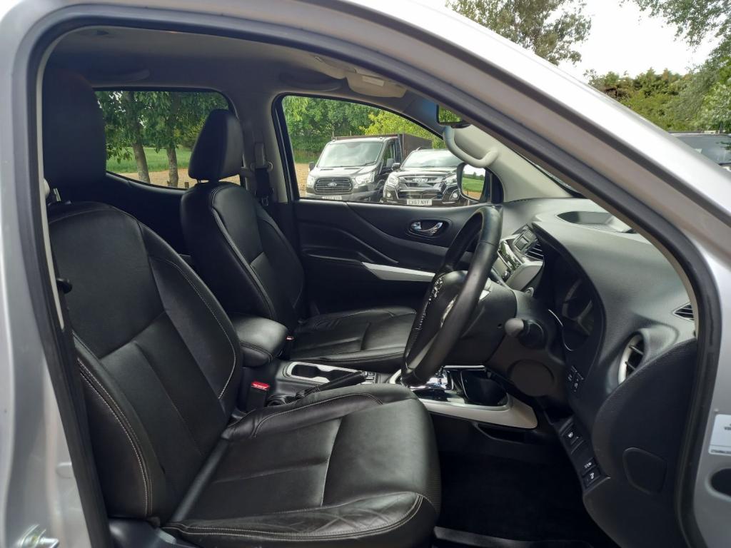 NISSAN NAVARA