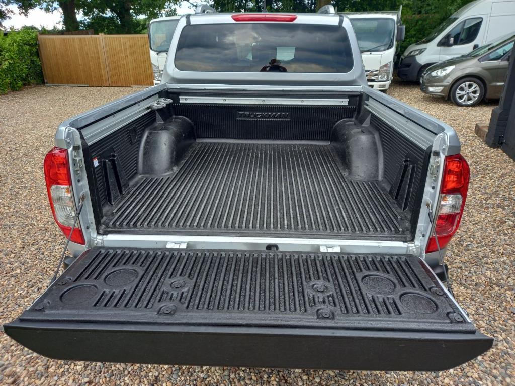 NISSAN NAVARA