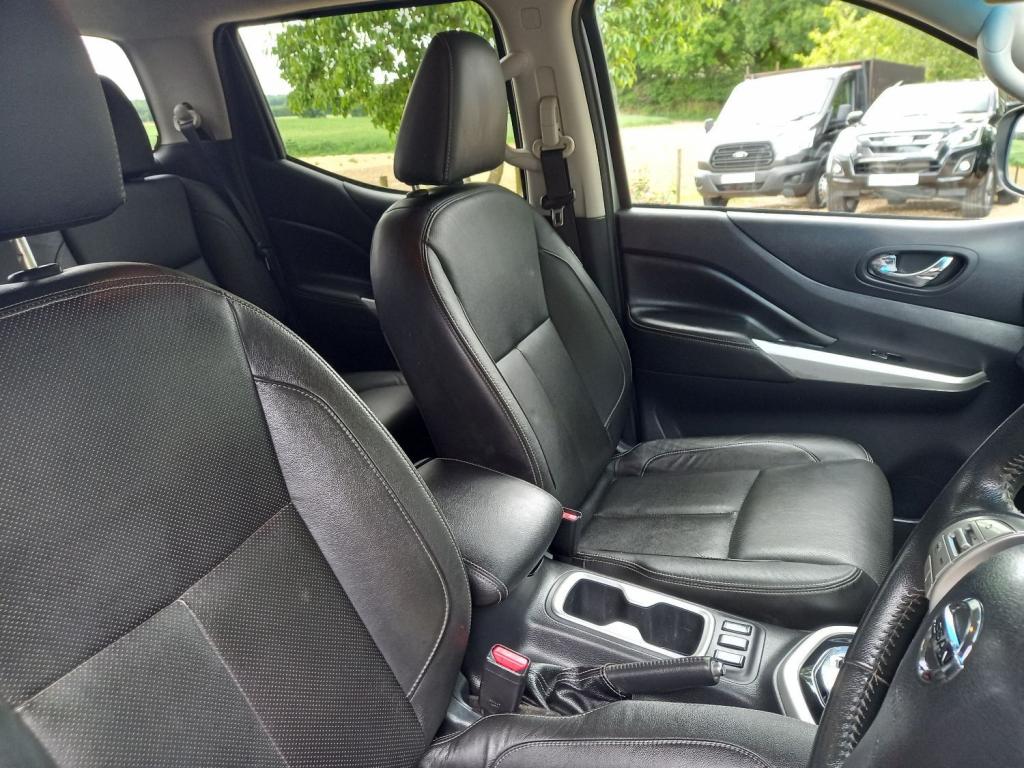 NISSAN NAVARA