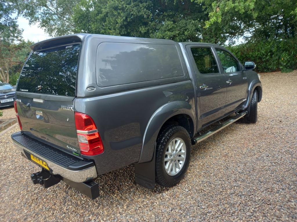 TOYOTA HILUX