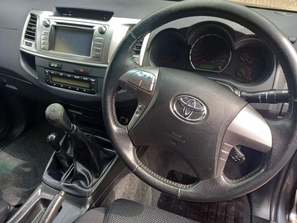 TOYOTA HILUX