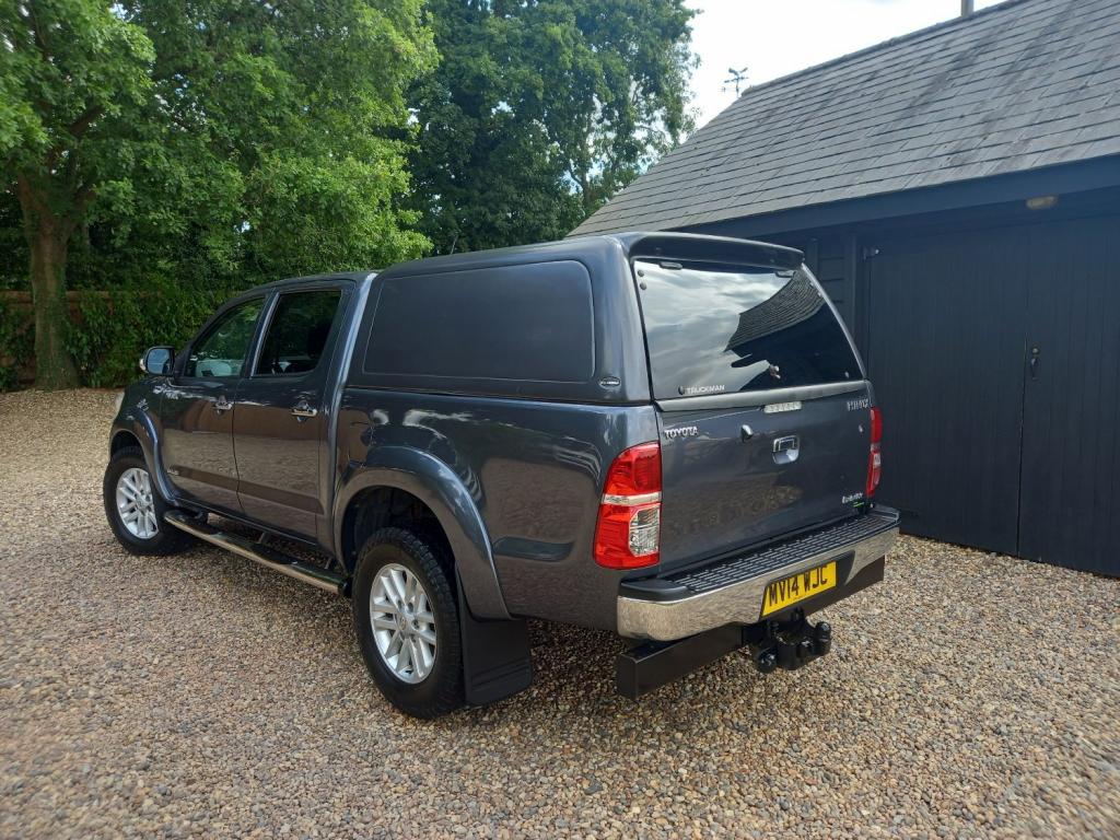 TOYOTA HILUX