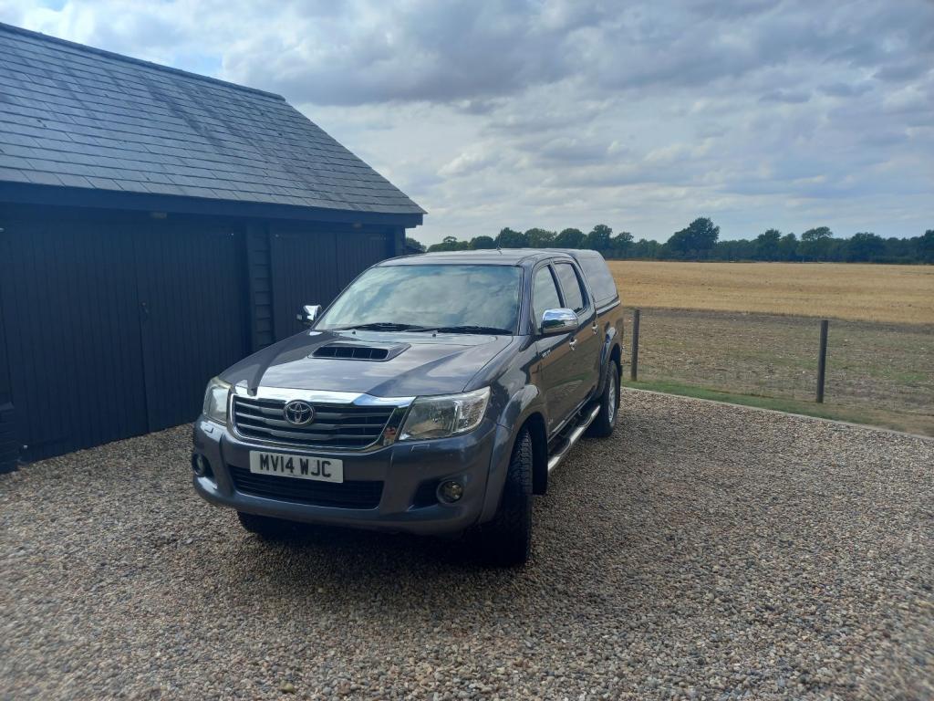 TOYOTA HILUX