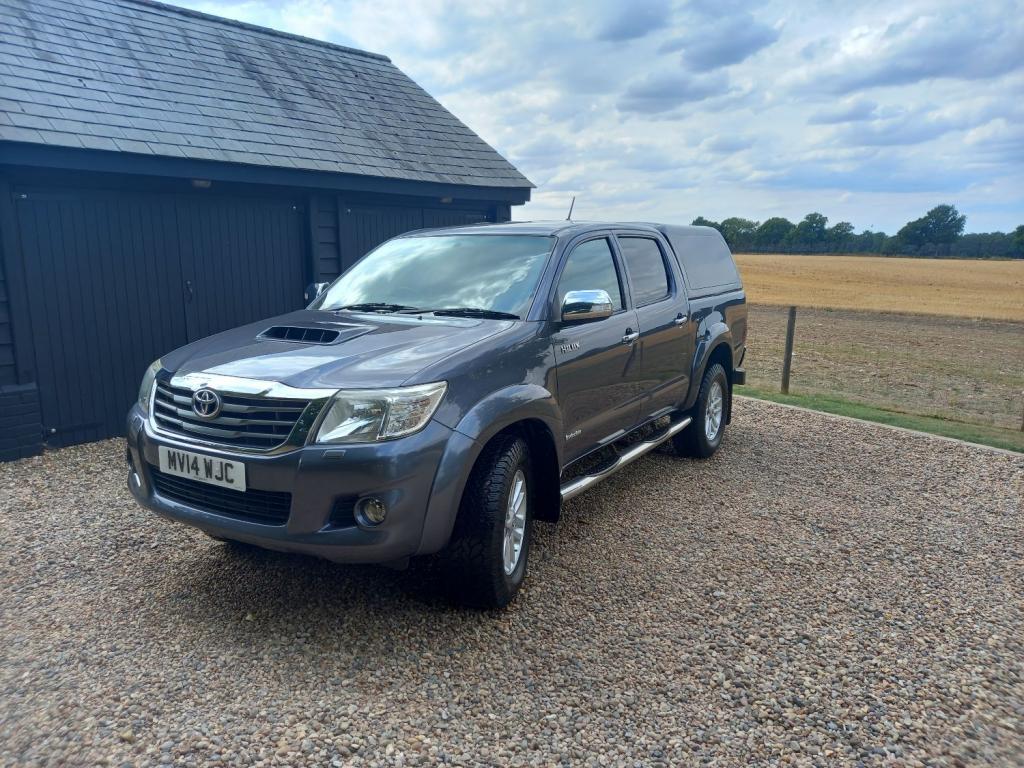 TOYOTA HILUX