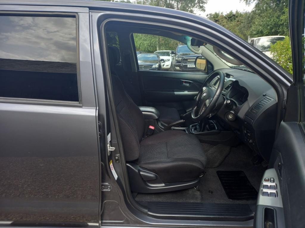 TOYOTA HILUX