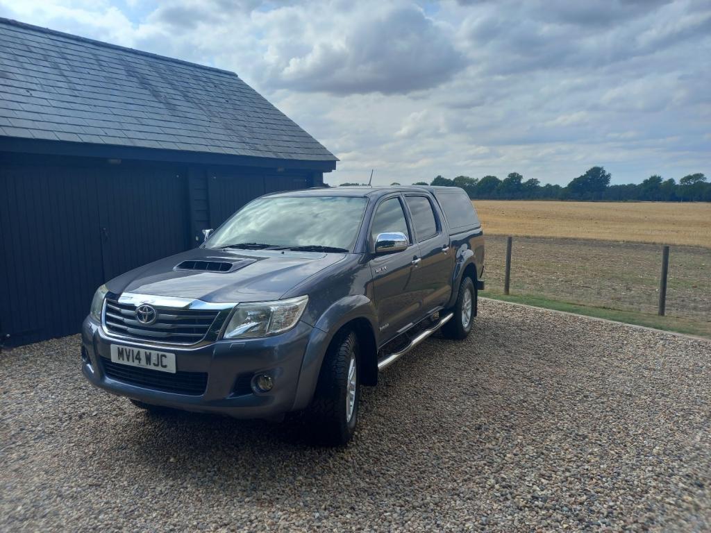 TOYOTA HILUX