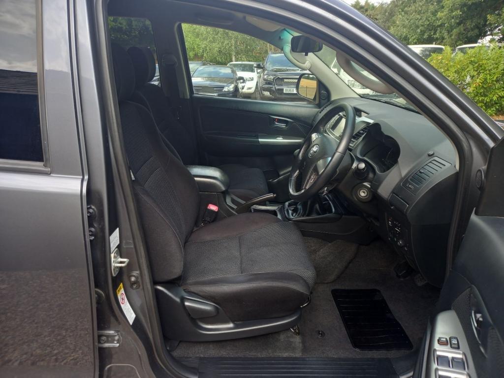 TOYOTA HILUX