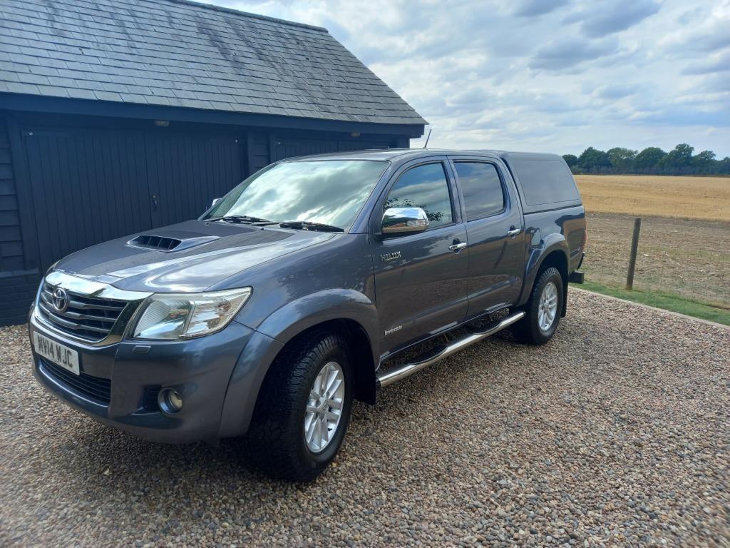 TOYOTA HILUX