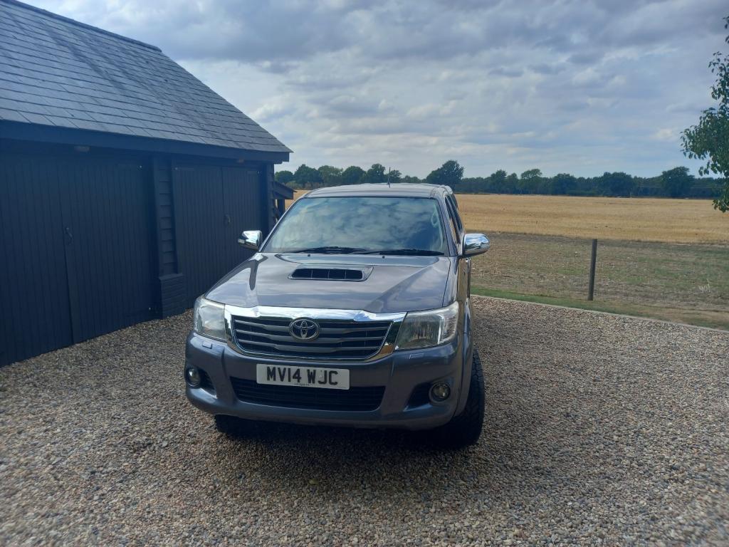 TOYOTA HILUX