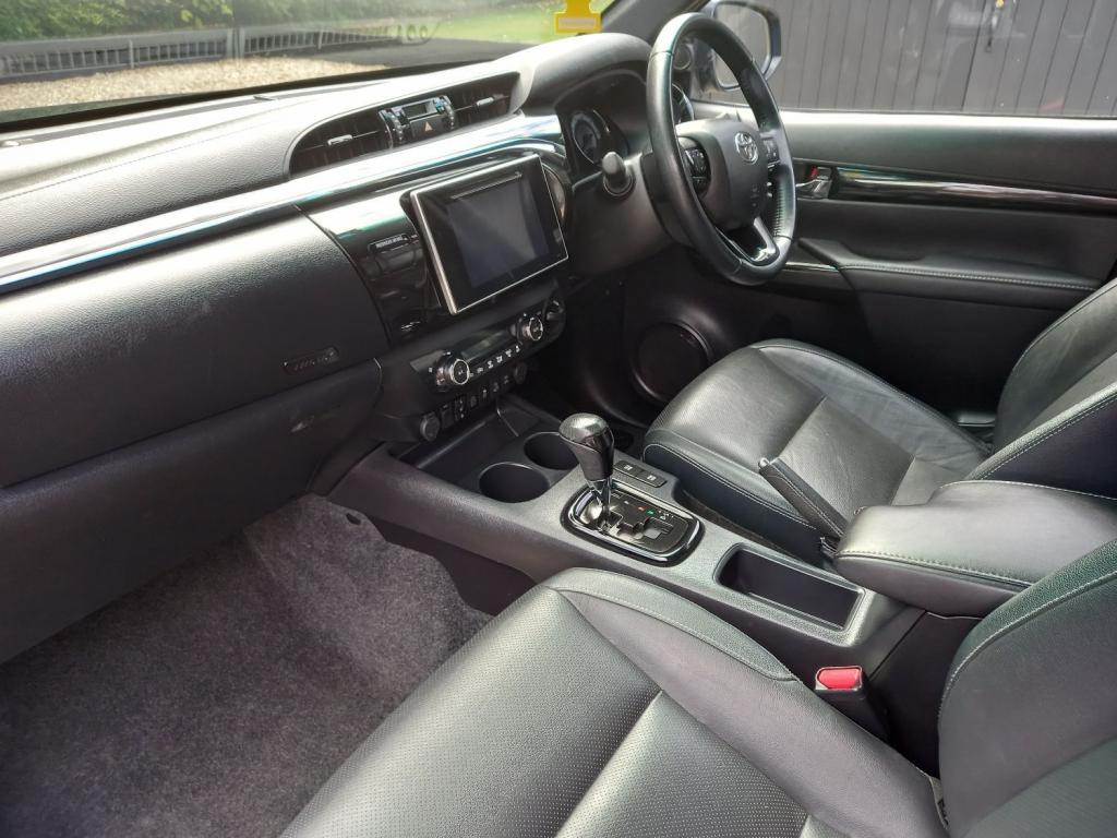 TOYOTA HILUX