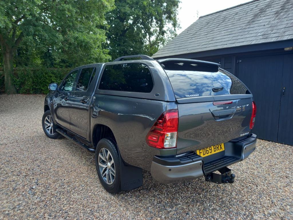 TOYOTA HILUX