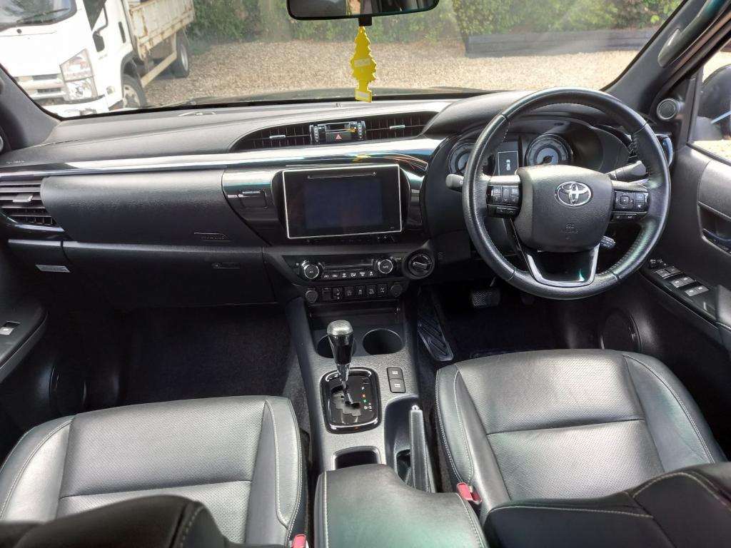 TOYOTA HILUX