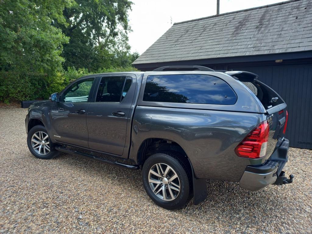 TOYOTA HILUX