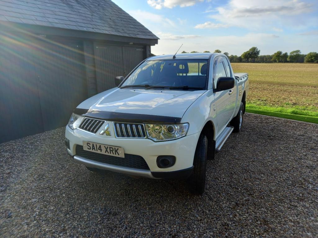MITSUBISHI L200