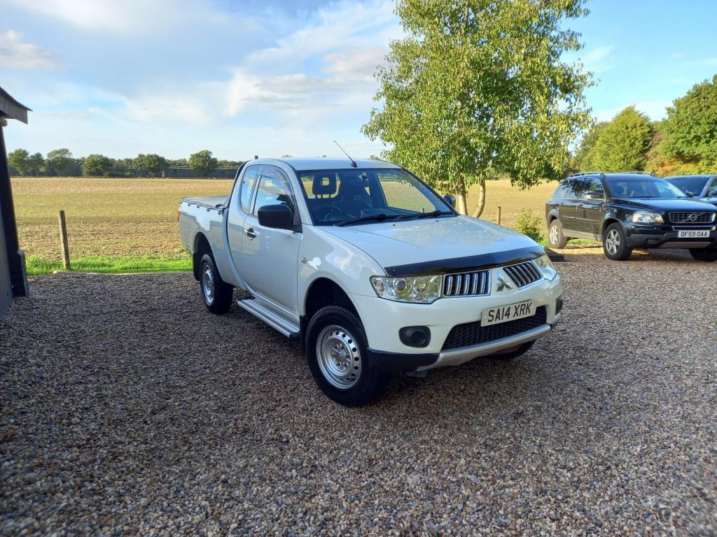 MITSUBISHI L200