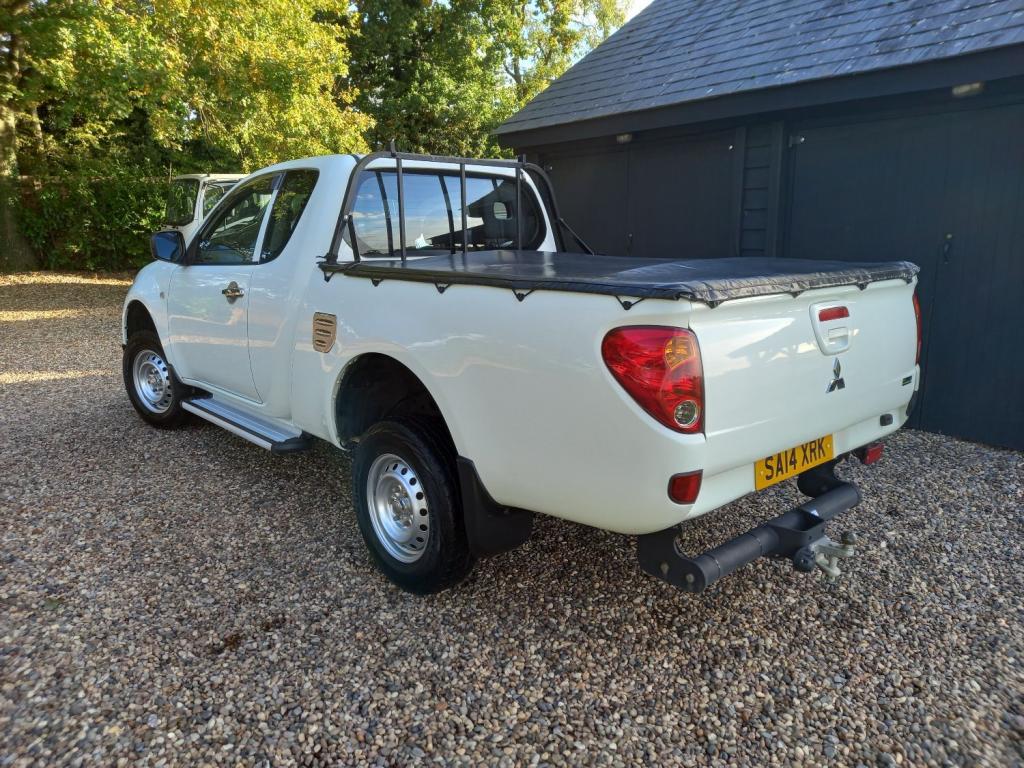 MITSUBISHI L200