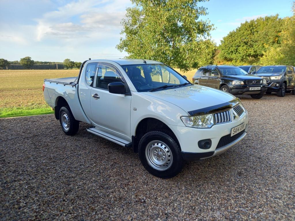 View MITSUBISHI L200 DI-D 4X4 4LIFE CLUB CAB