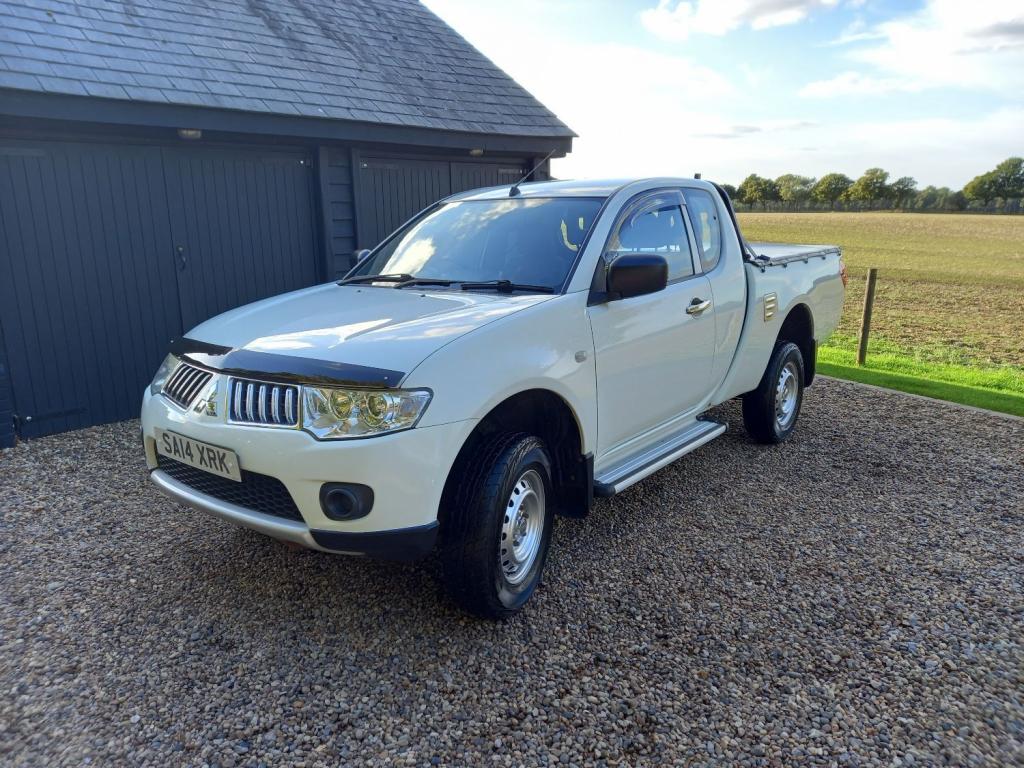 MITSUBISHI L200