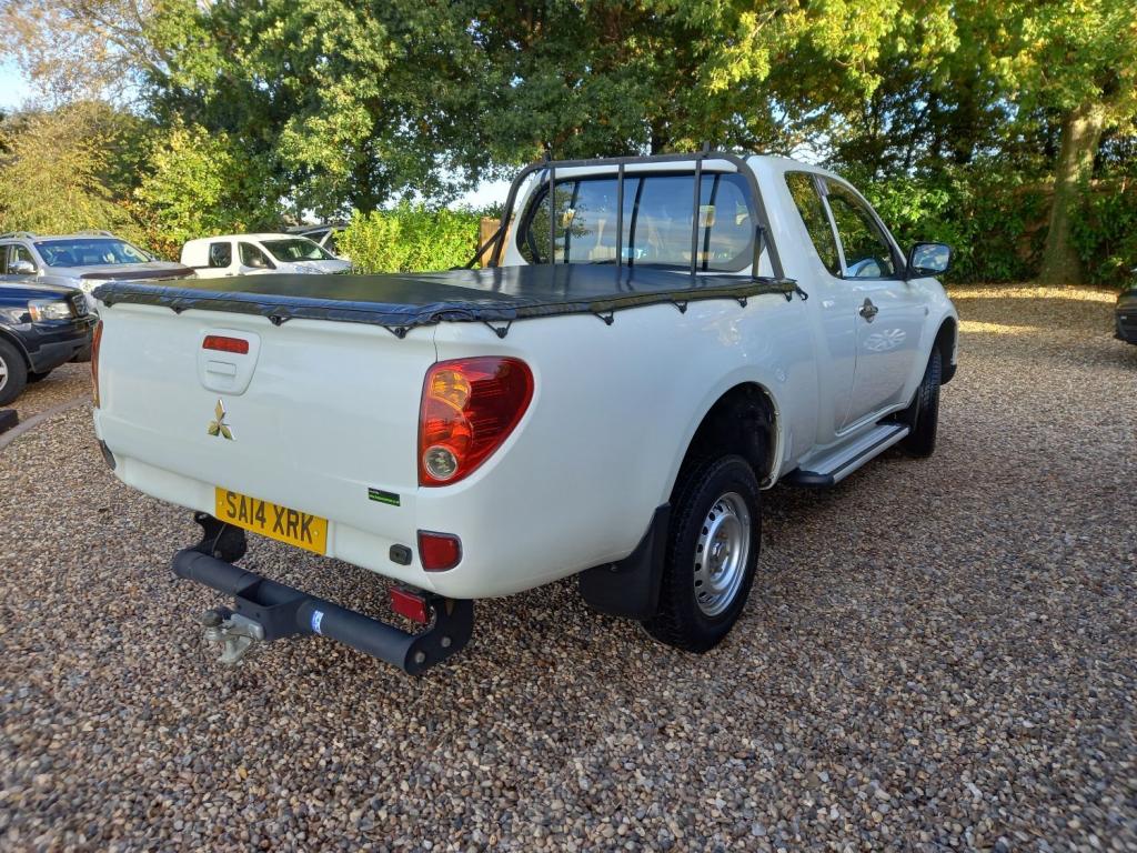 MITSUBISHI L200