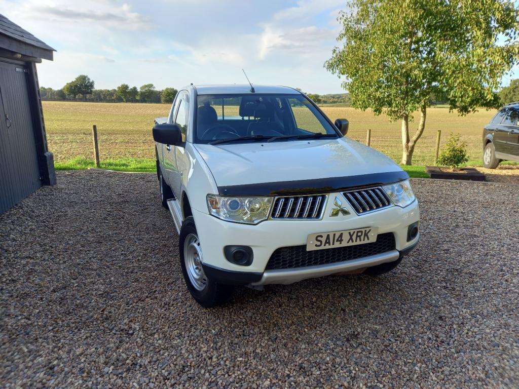 MITSUBISHI L200