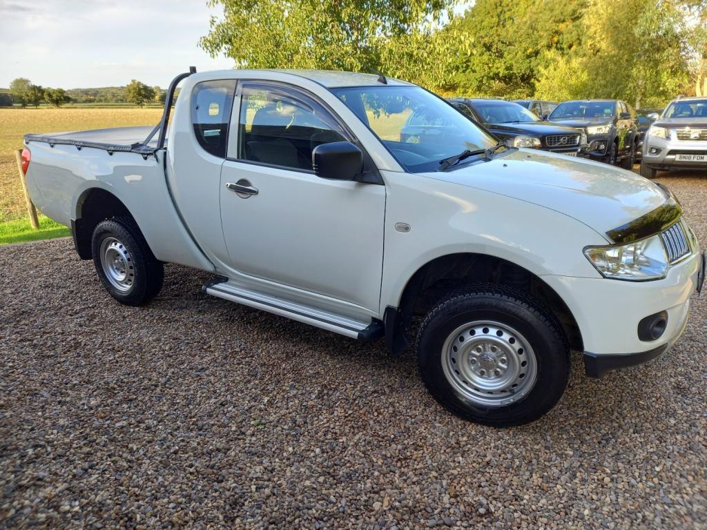View MITSUBISHI L200 DI-D 4X4 4LIFE CLUB CAB
