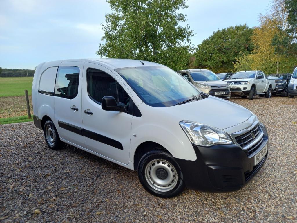 View PEUGEOT PARTNER BLUE HDI CRC CREW VAN