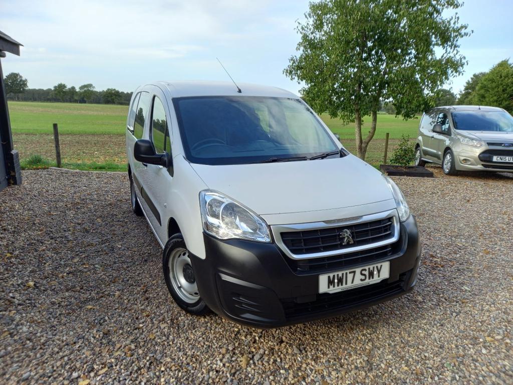 View PEUGEOT PARTNER BLUE HDI CRC CREW VAN