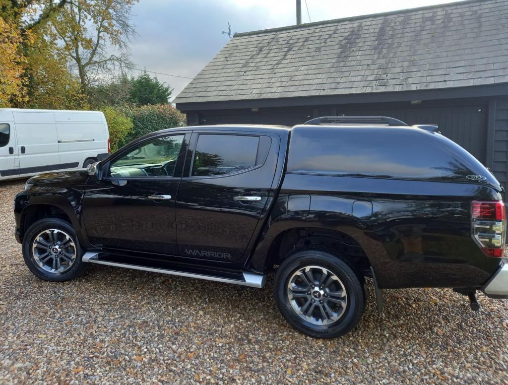 MITSUBISHI L200