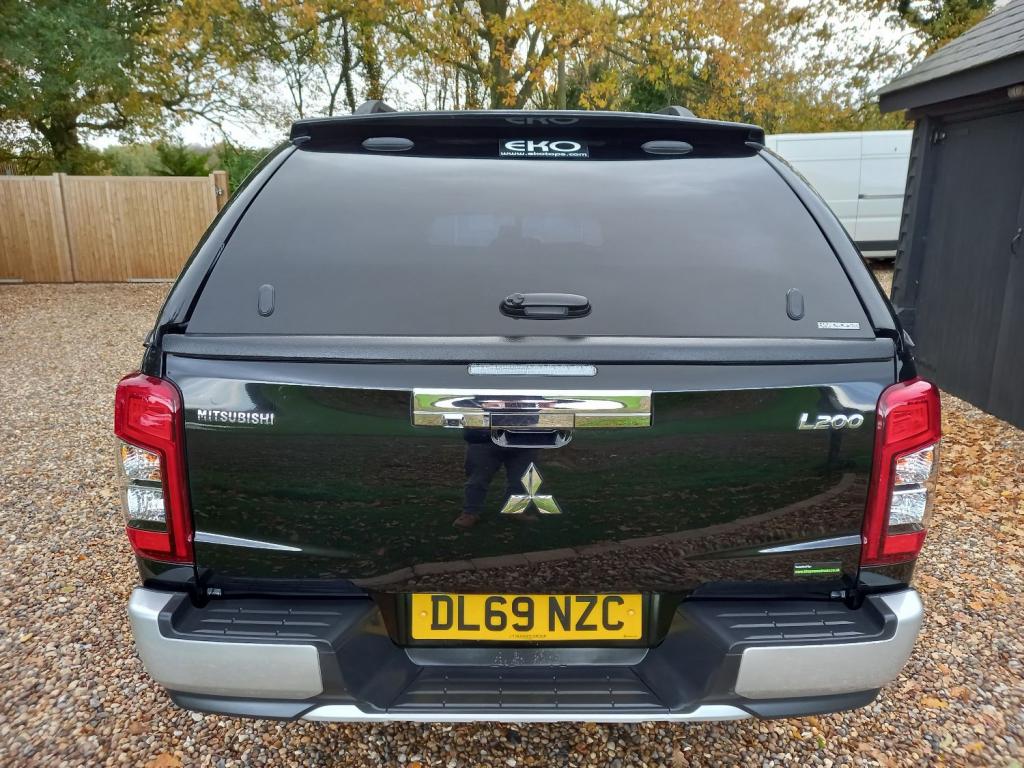 MITSUBISHI L200