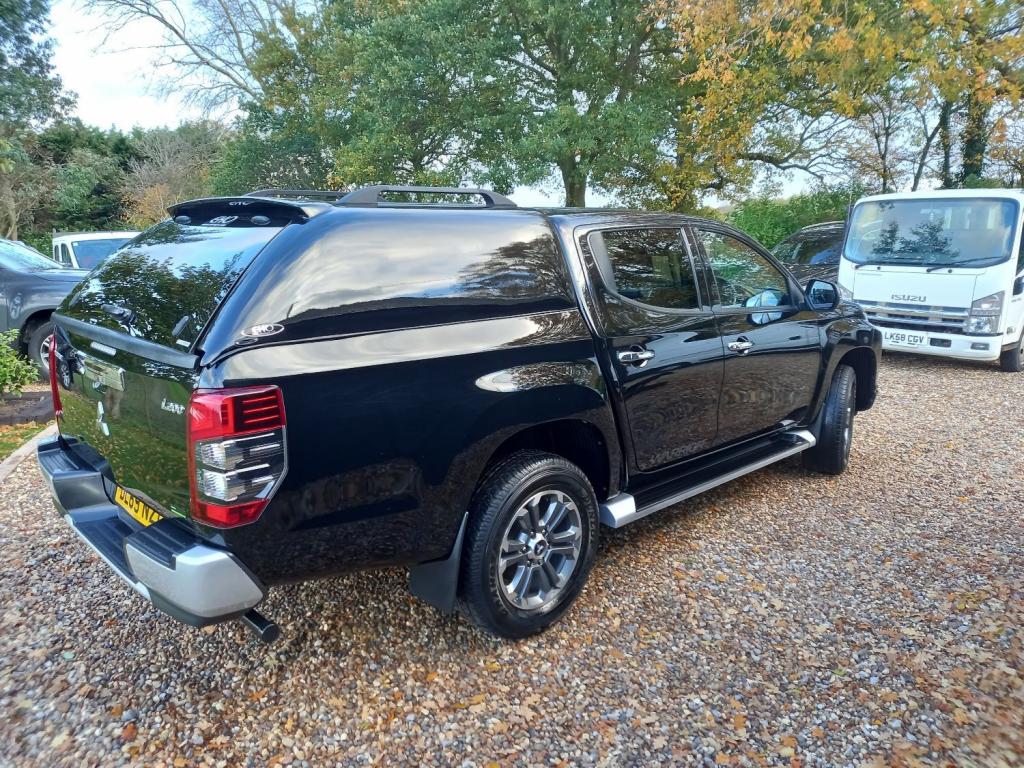 MITSUBISHI L200