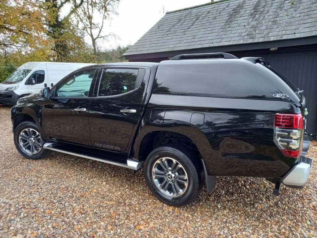 MITSUBISHI L200