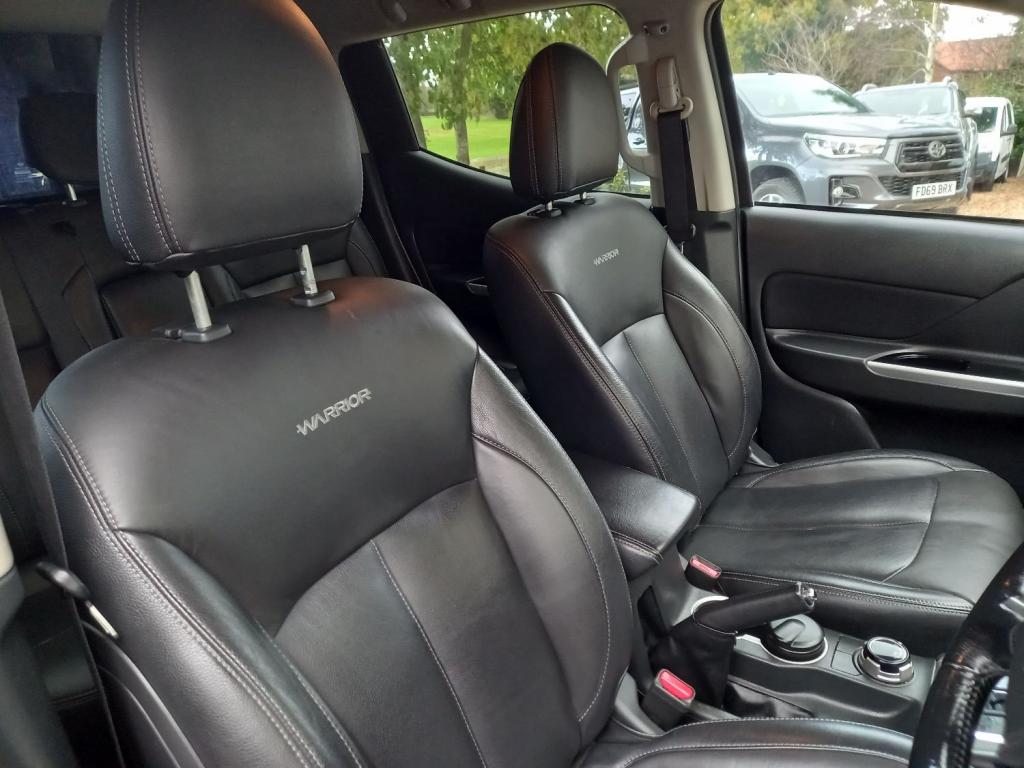 MITSUBISHI L200