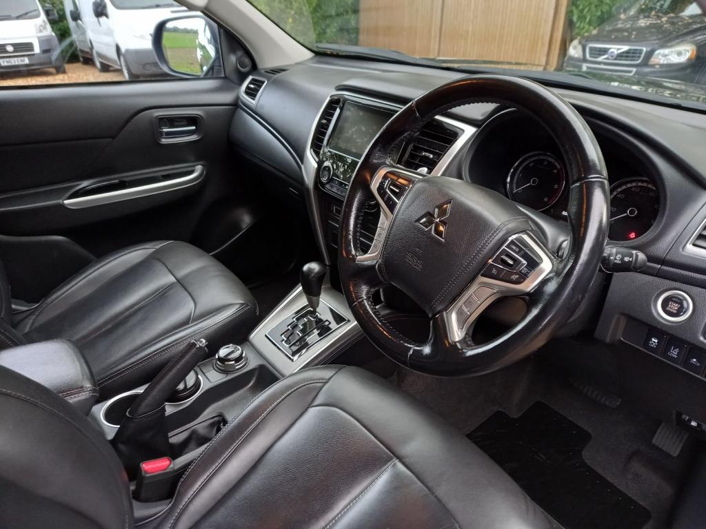 MITSUBISHI L200