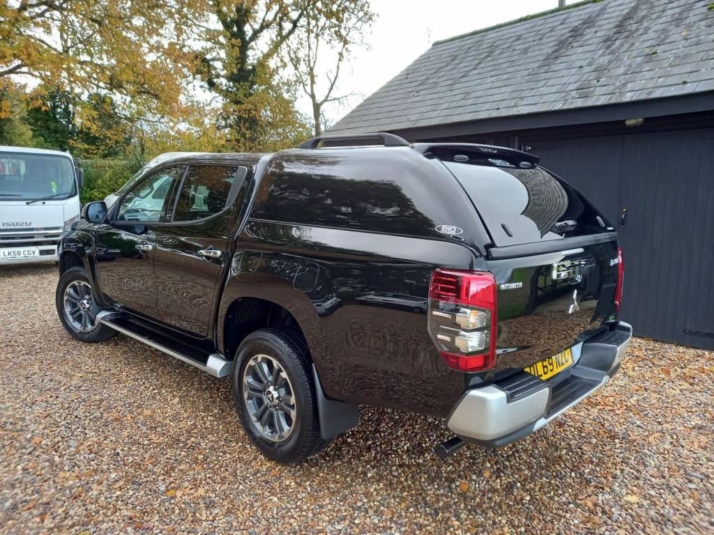 MITSUBISHI L200