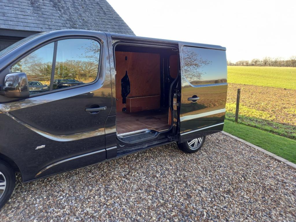 VAUXHALL VIVARO