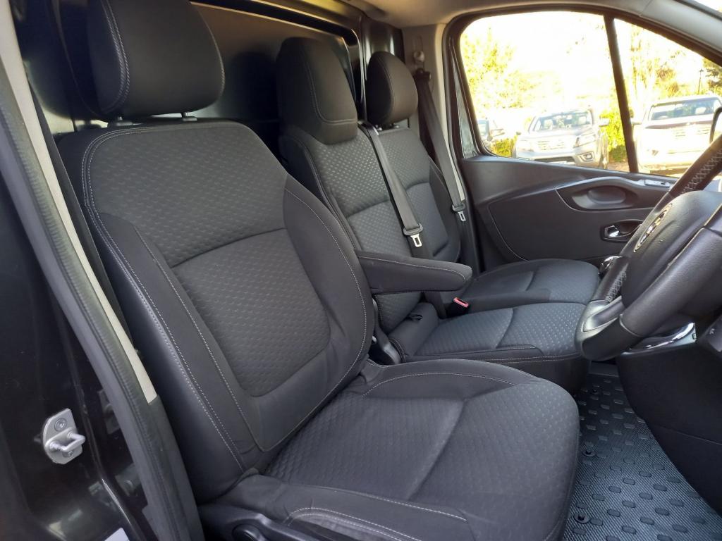 VAUXHALL VIVARO