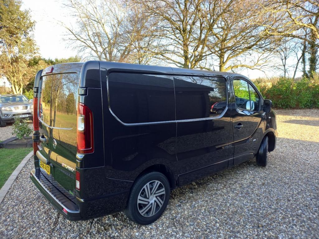 VAUXHALL VIVARO