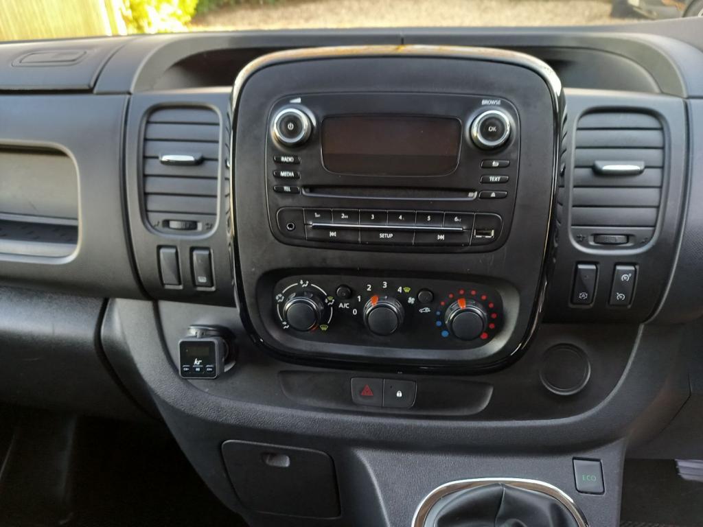 VAUXHALL VIVARO