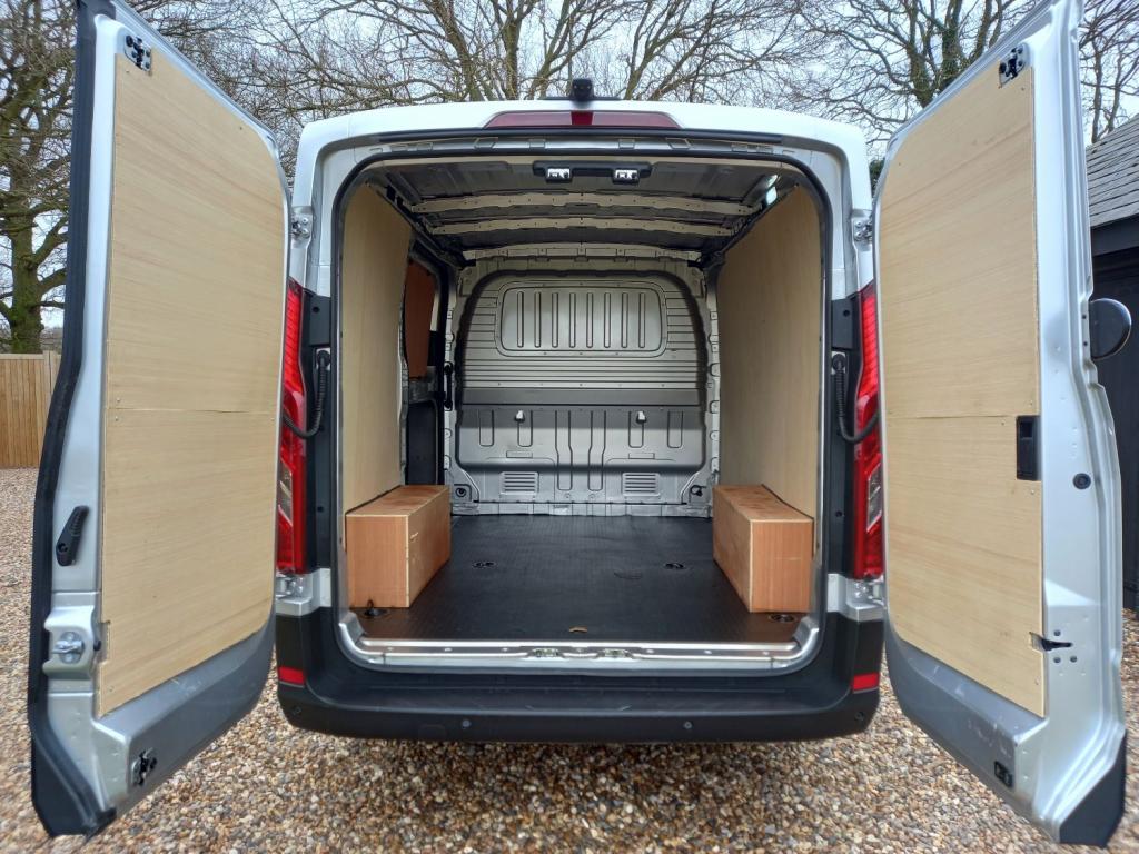 MAXUS DELIVER 9