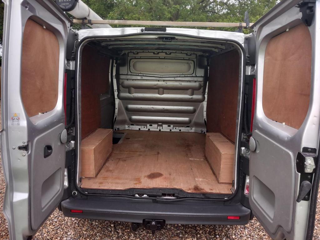 VAUXHALL VIVARO