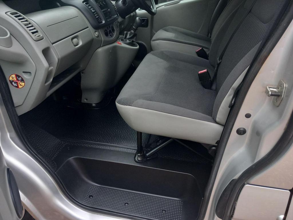 VAUXHALL VIVARO