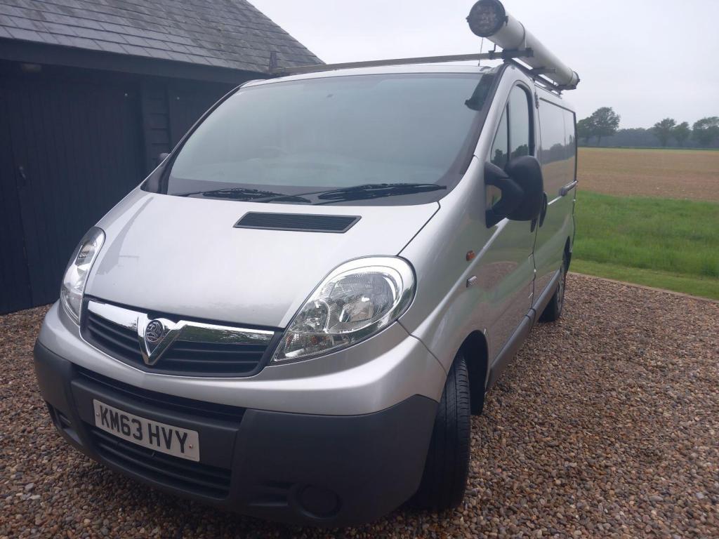 VAUXHALL VIVARO