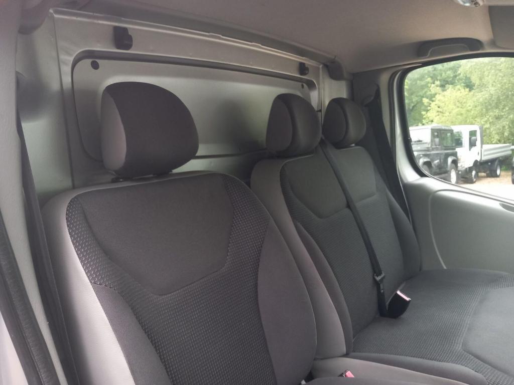VAUXHALL VIVARO