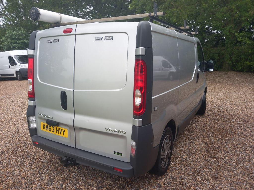 VAUXHALL VIVARO