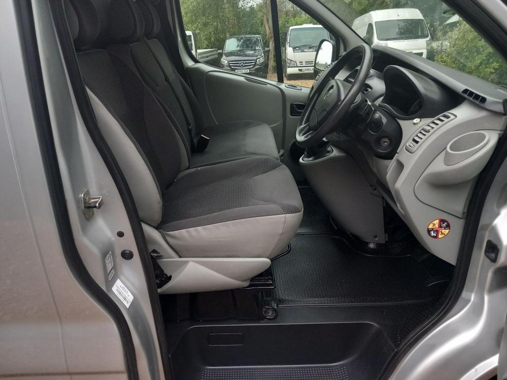 VAUXHALL VIVARO